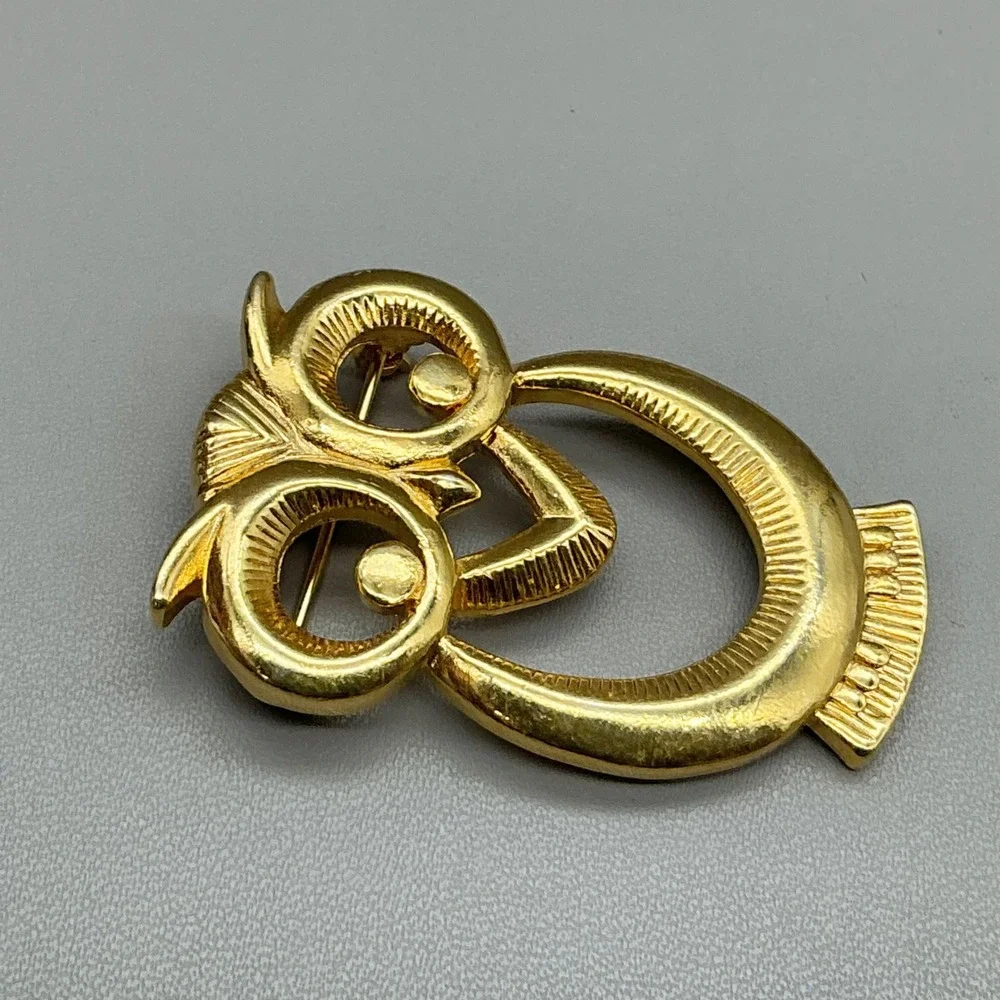 Owl Brooch Pin Women Gold Tone Textured Metal Animal Bird Fashion Jewelry 1.75